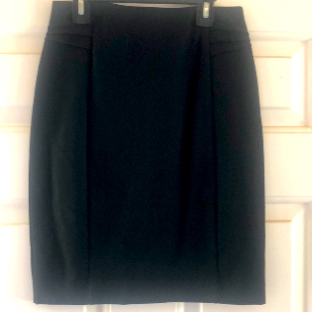Like New! Express, Black Pencil Skirt with back zipper & back slit! Knee length.